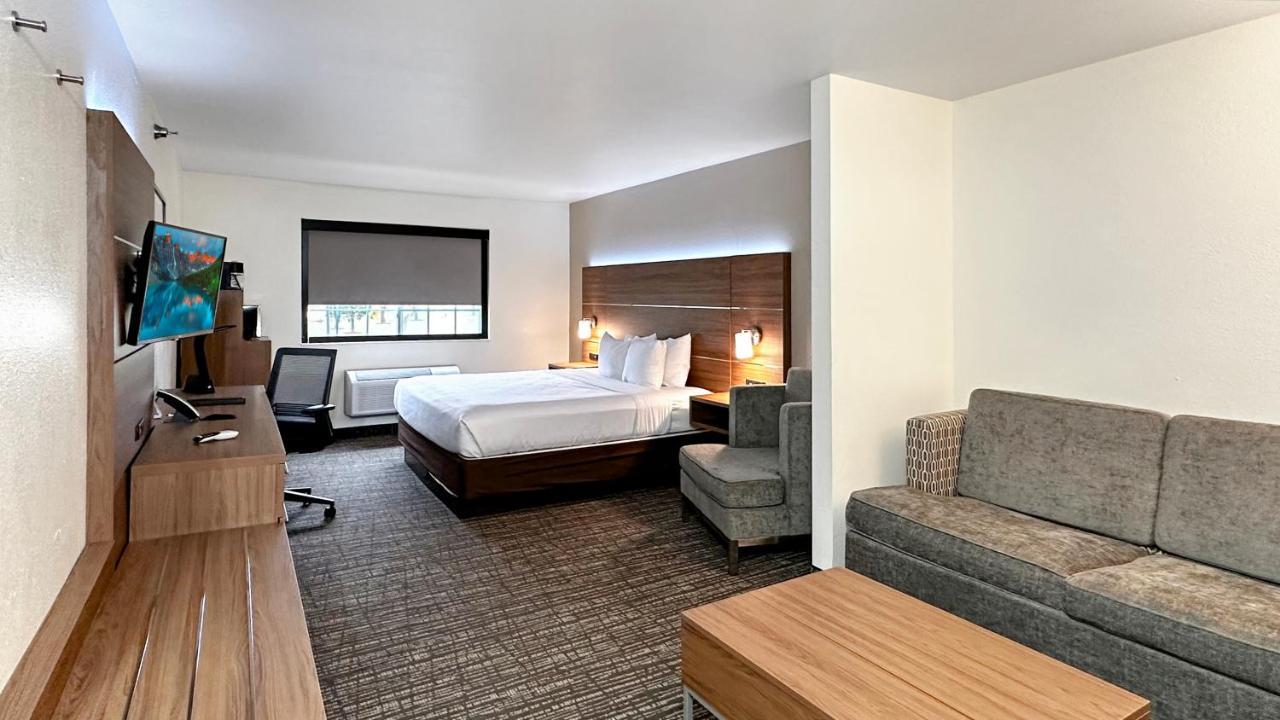 Estherville Hotel & Suites Bagian luar foto