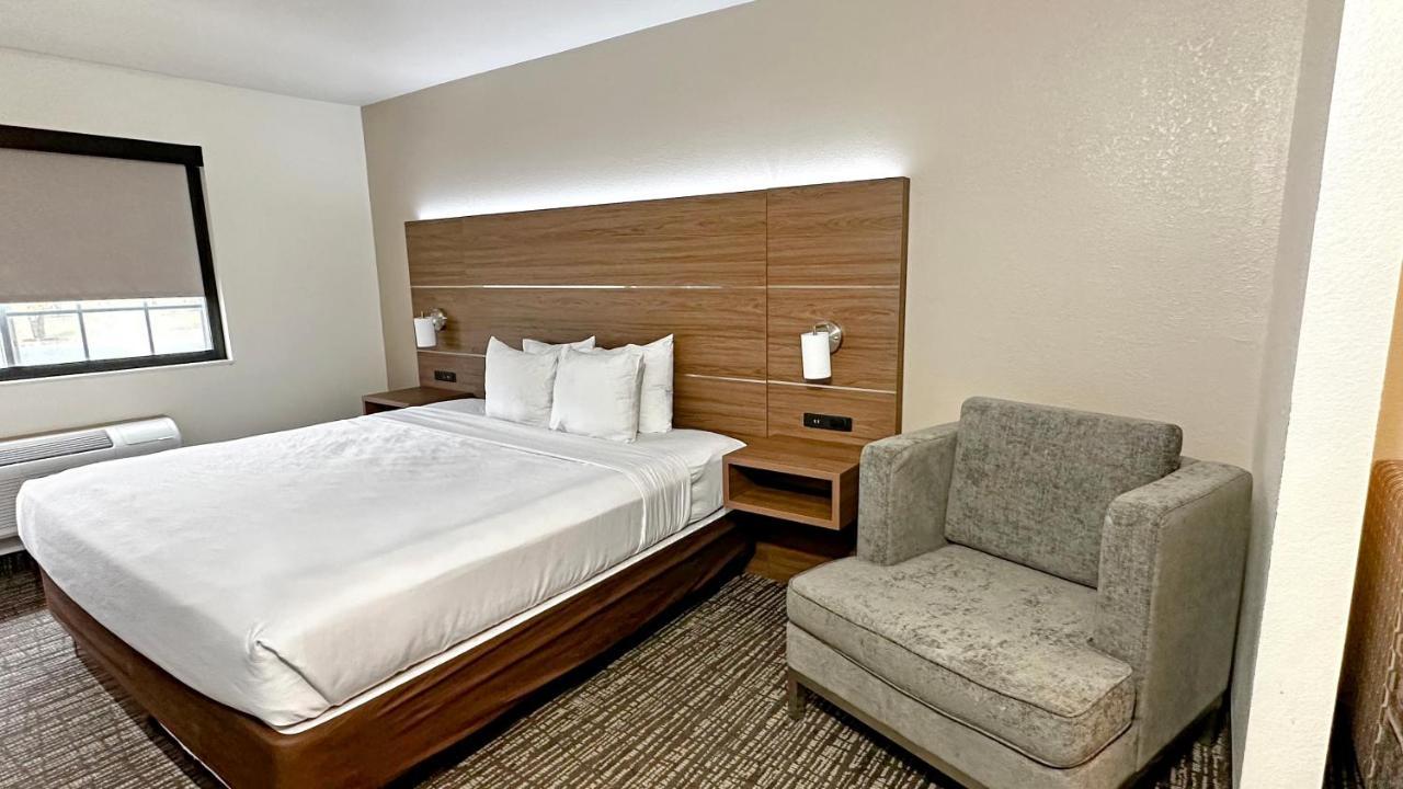 Estherville Hotel & Suites Bagian luar foto