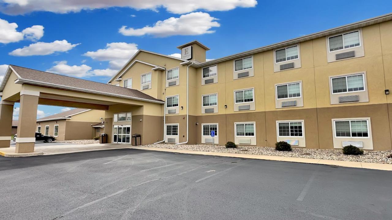 Estherville Hotel & Suites Bagian luar foto