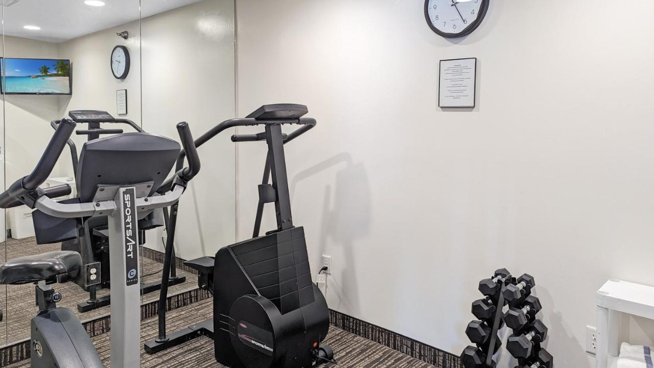 Estherville Hotel & Suites Bagian luar foto