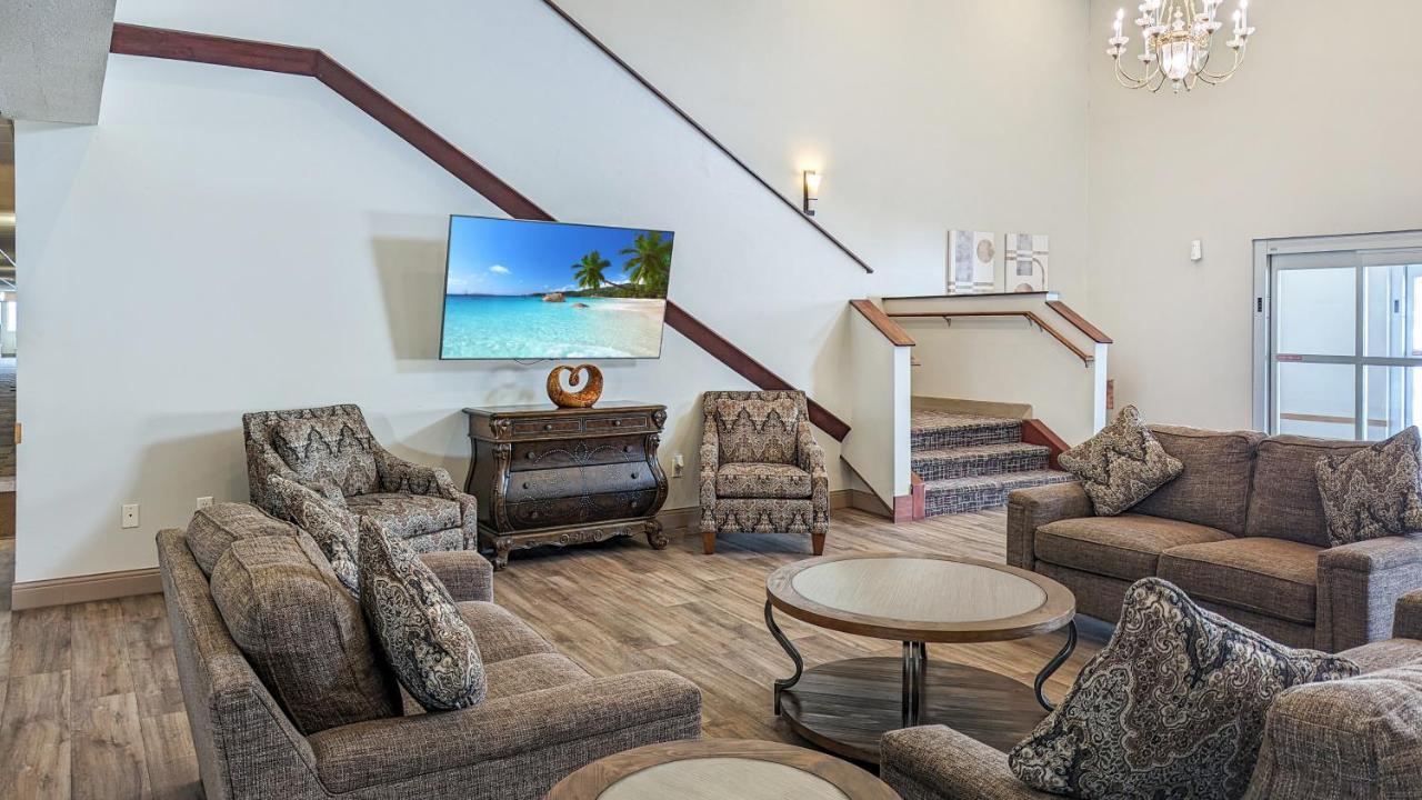 Estherville Hotel & Suites Bagian luar foto