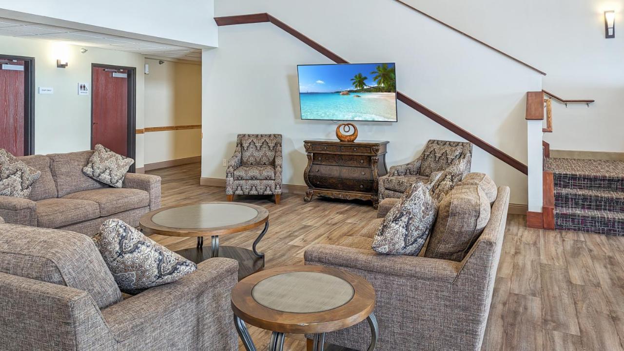 Estherville Hotel & Suites Bagian luar foto
