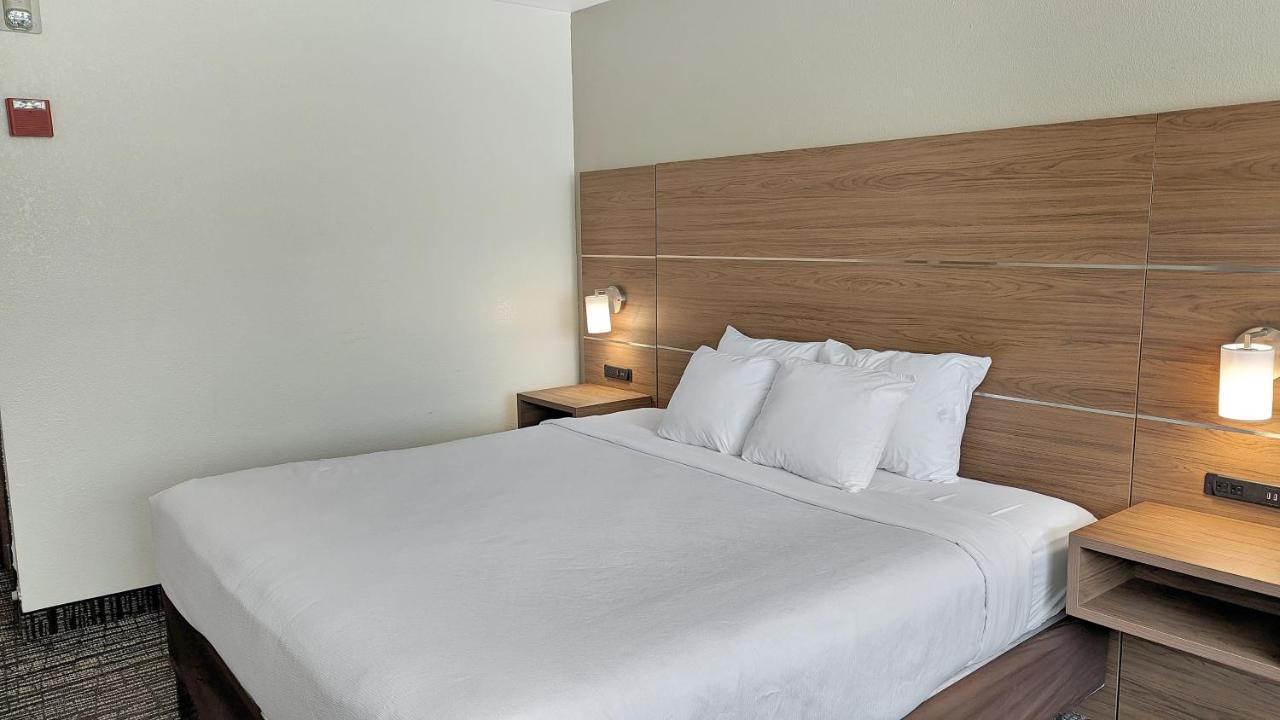 Estherville Hotel & Suites Bagian luar foto