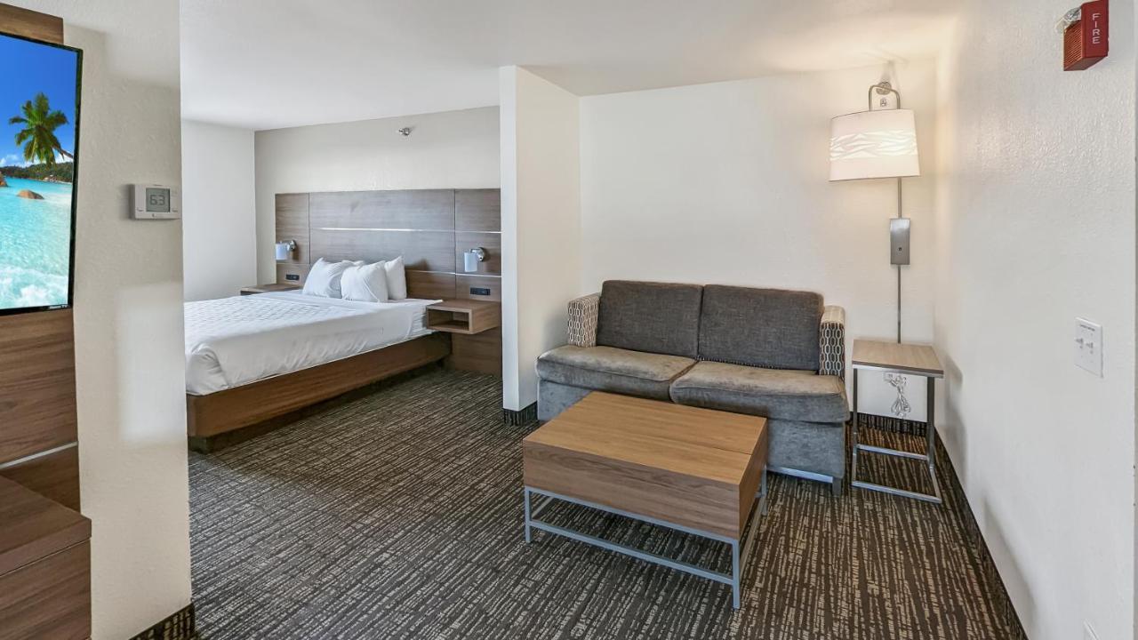 Estherville Hotel & Suites Bagian luar foto
