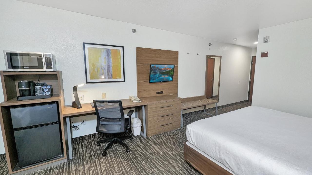 Estherville Hotel & Suites Bagian luar foto