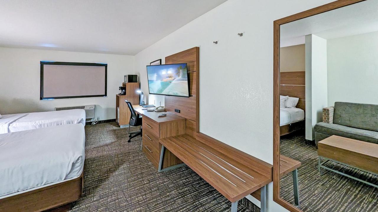Estherville Hotel & Suites Bagian luar foto