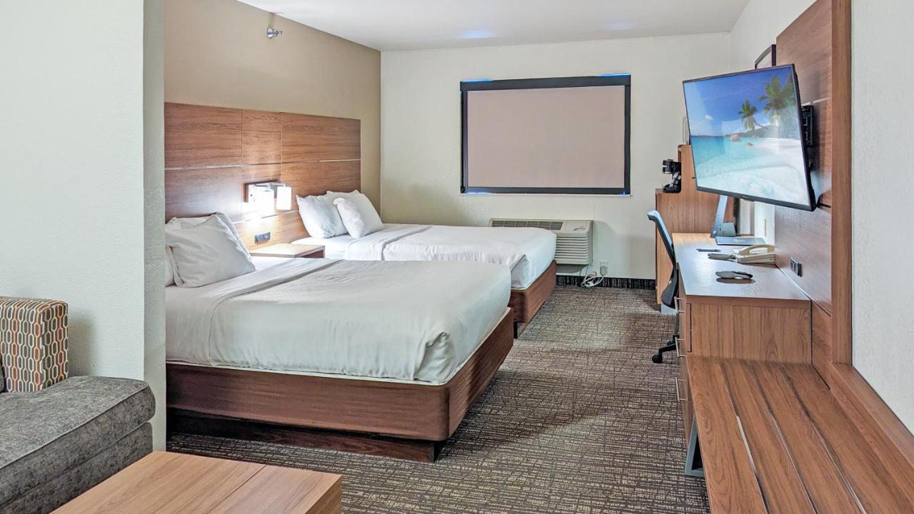 Estherville Hotel & Suites Bagian luar foto