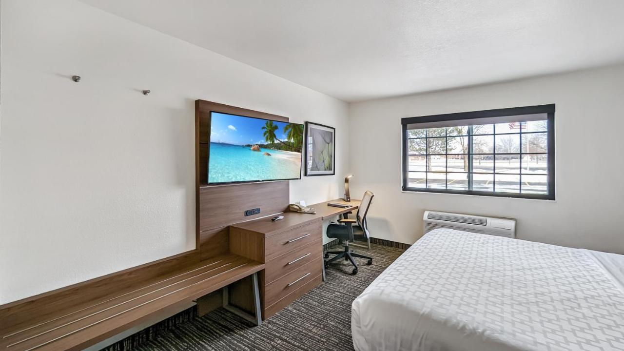 Estherville Hotel & Suites Bagian luar foto