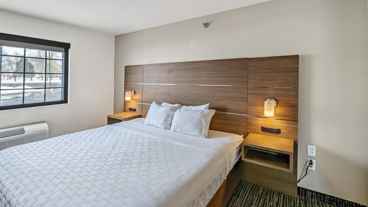 Estherville Hotel & Suites Bagian luar foto
