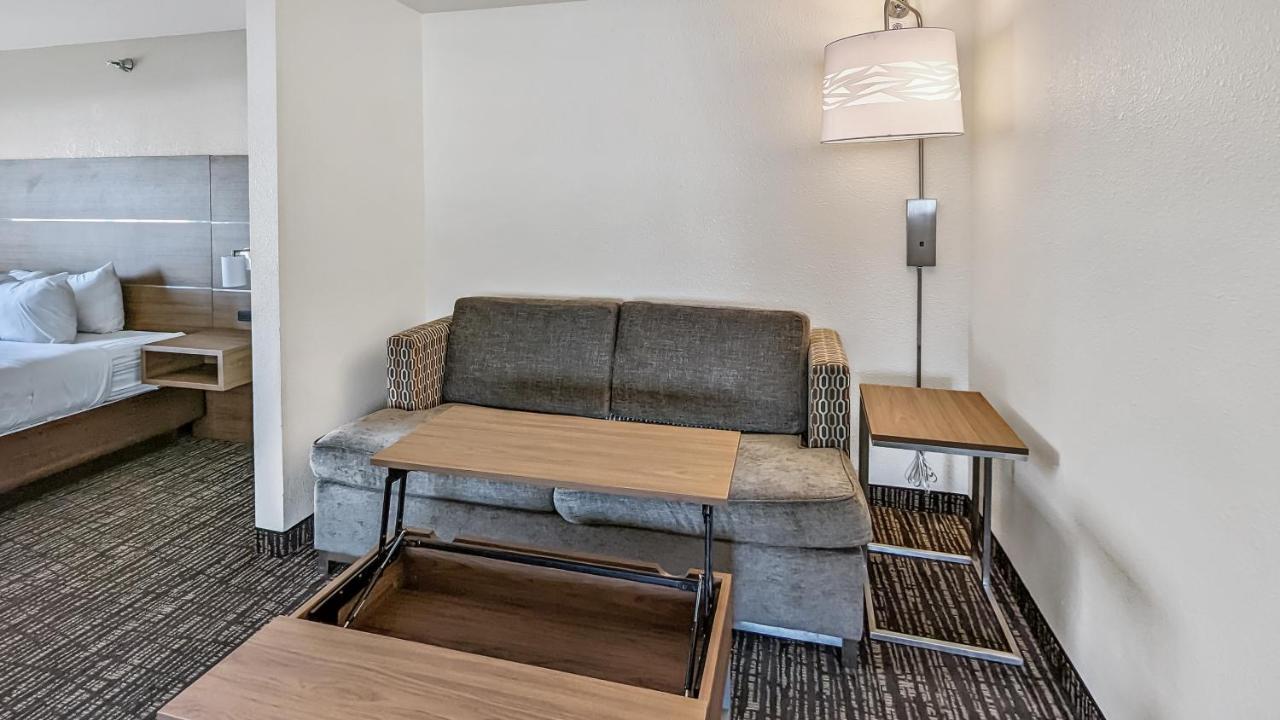 Estherville Hotel & Suites Bagian luar foto